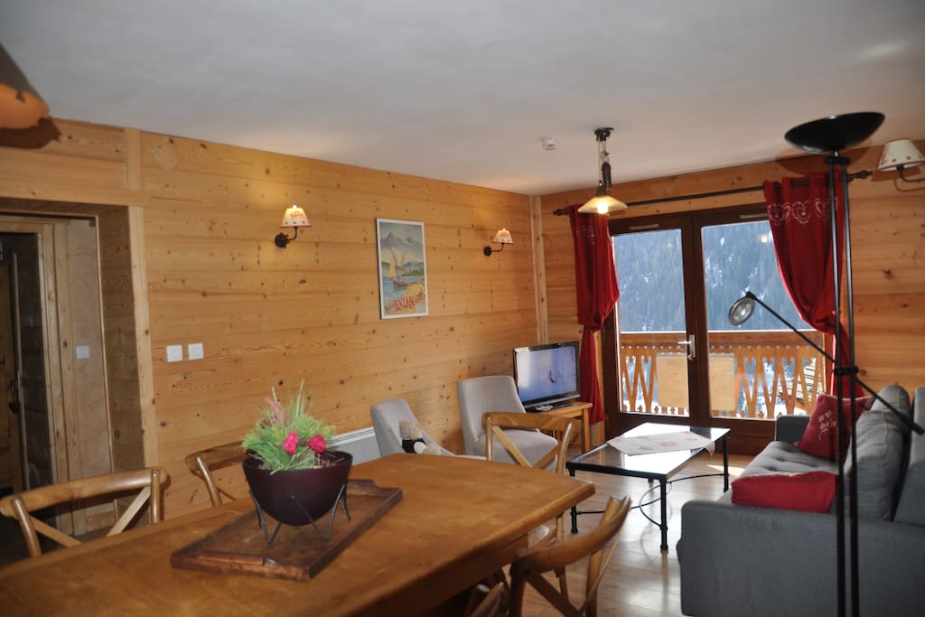 séjour , salon vue sur la montagne