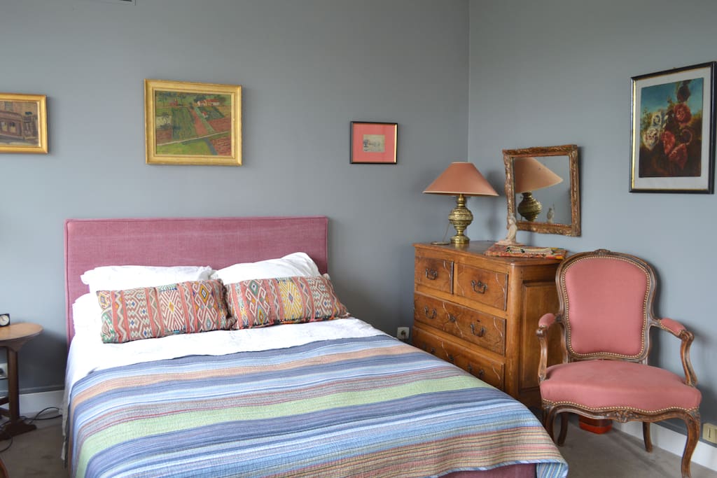 Double bed in the bedroom