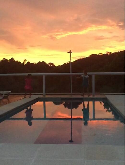 Tenha um por de sol desses todos os dias...