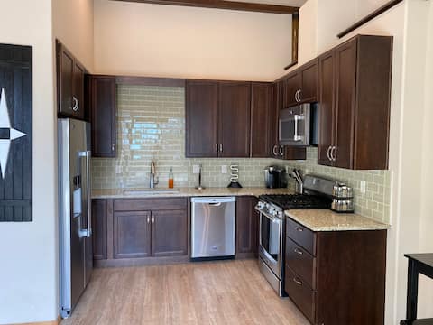 Approx. 3 blocks from LANL- Private rental in LA
