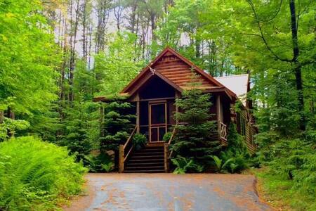 Moose Cabin: Superior Quality Camp Garoga. HOT TUB