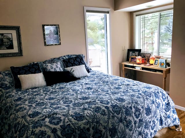 Riverview Room: A Tranquil Executive Home Escape
