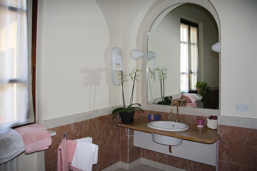 Il bagno della stanza Alberto Cappi