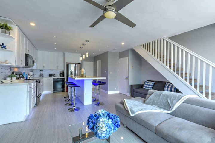 Oceanview! 2Br Loft + Rooftop Deck Ultra Modern gallery image 4