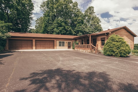 Ben & Lori's Cabin on Beautiful Dale Hollow Lake