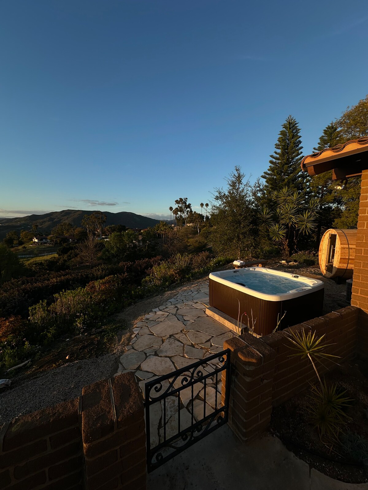 The Macadamia Orchard. Pool, hot tub, barrel sauna - Houses for