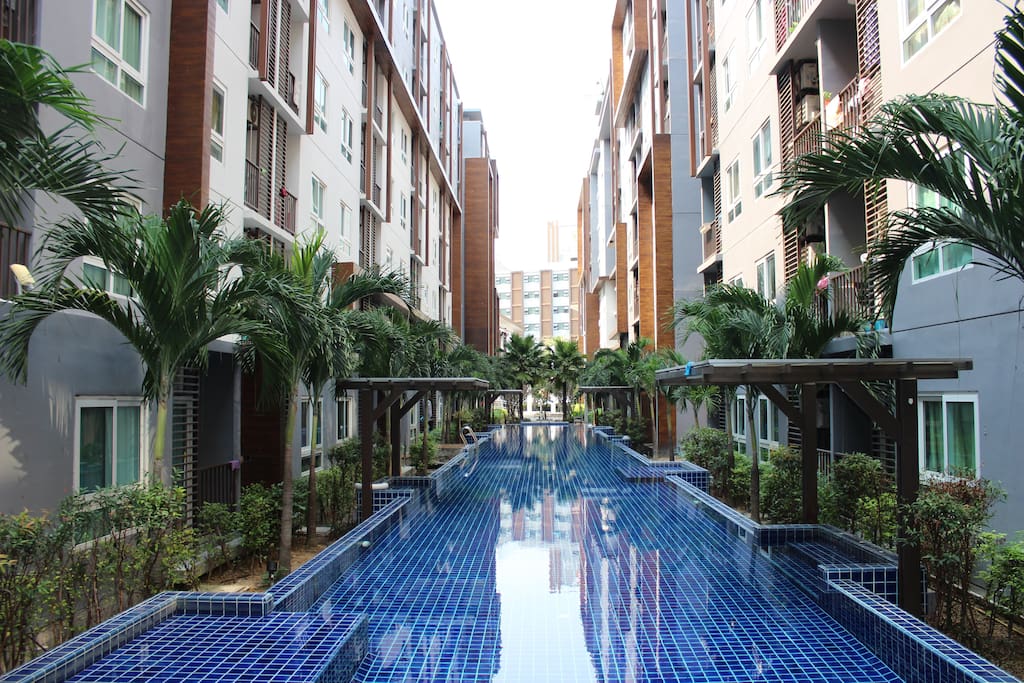 Swimming Pool/Piscine