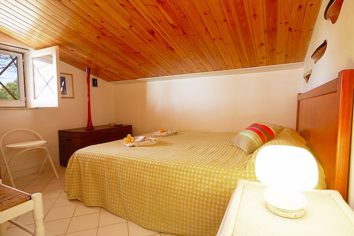 bedroom 4(bed large 140 cm) for two people (no AC)