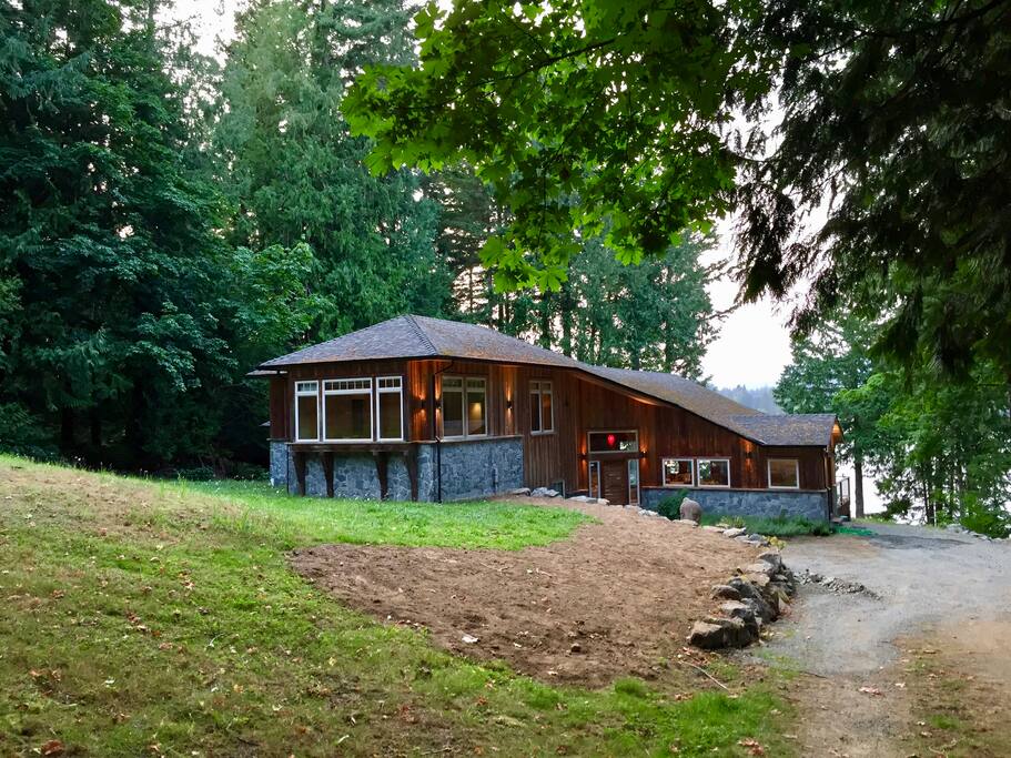 Holiday home overlooking Sooke Basin