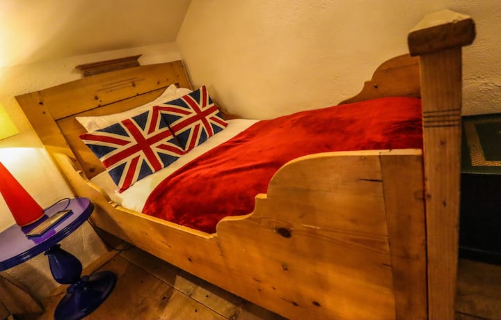  Костур на Поаро: за 3 - ма души 