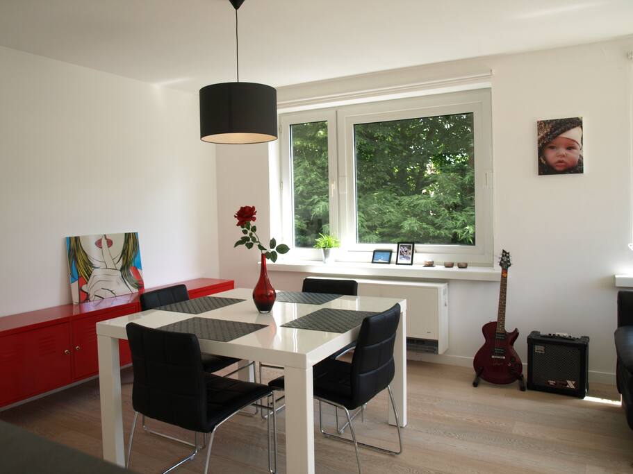 Living: Eettafel.