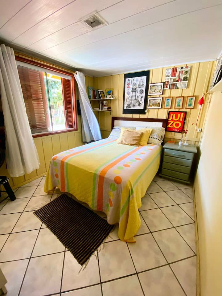Dormitorio 2, delantero