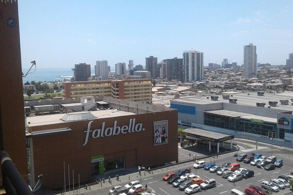 vista de balcon, frente a mall y 3 cuadras de playa principal