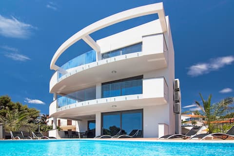 Villa Sunrise Premantura sea view with pool