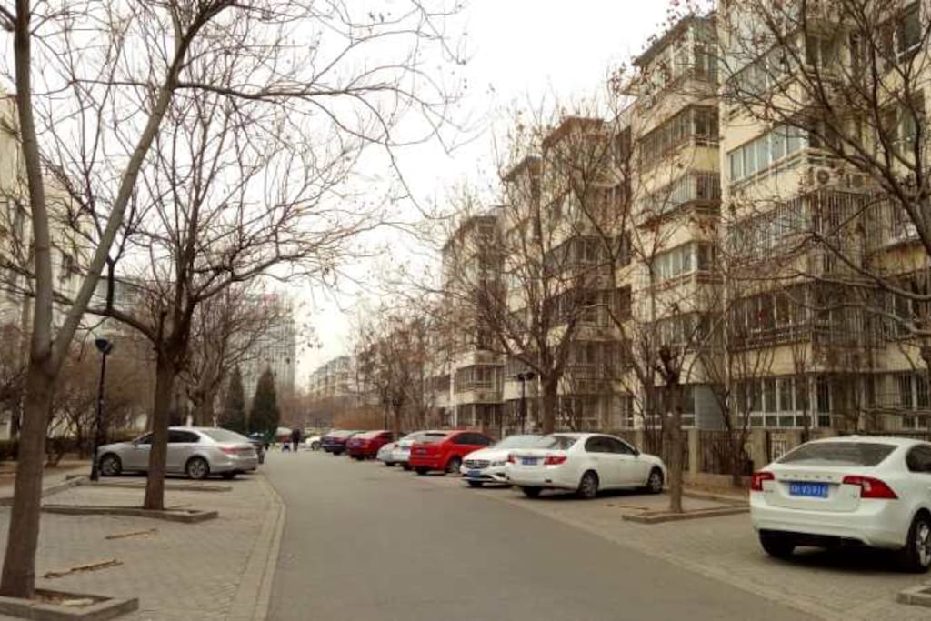 convenient and quiet neighborhood 便捷宁静的小区