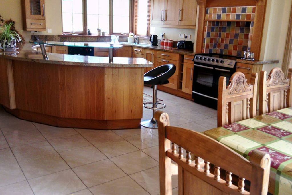 kitchen & dining room