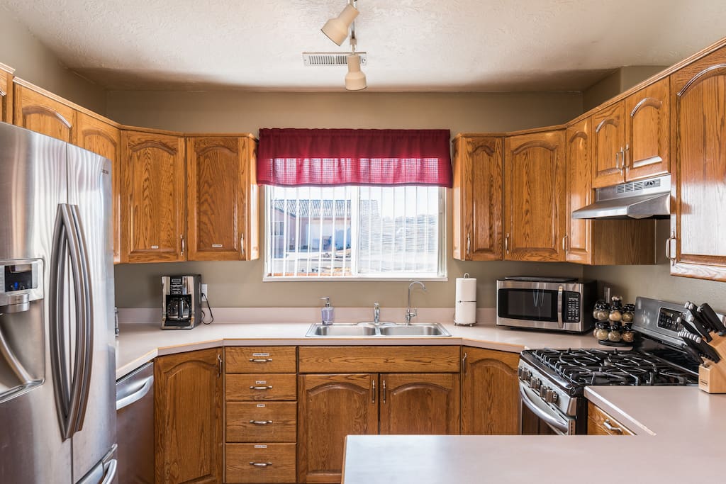FULLY STOCKED KITCHEN. Coffee and basic spices. Stainless Steel appliances.