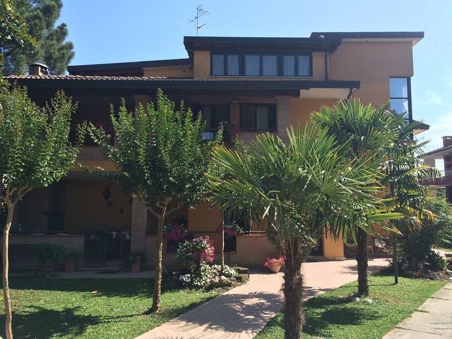 Facciata davanti della casa.