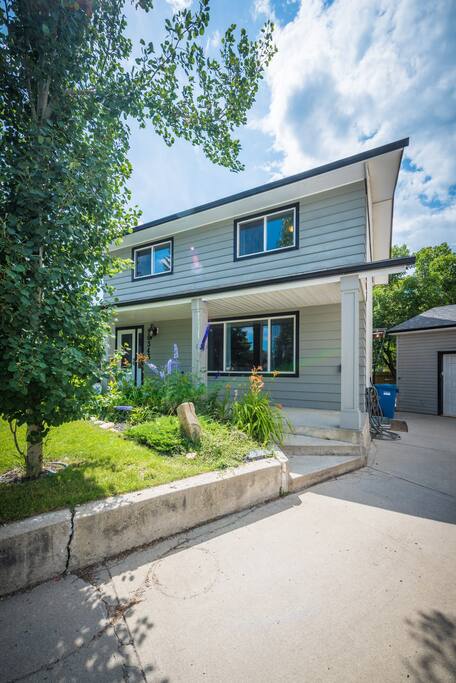 "This is a fantastic home. Close to public transport. Very spacious, modern." Review by John, February 2017