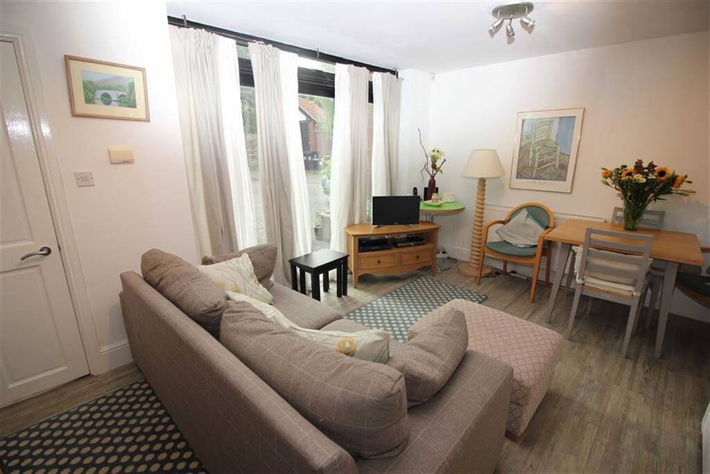 Relaxing open plan living area with Wi-Fi, DVD player and Freeview TV