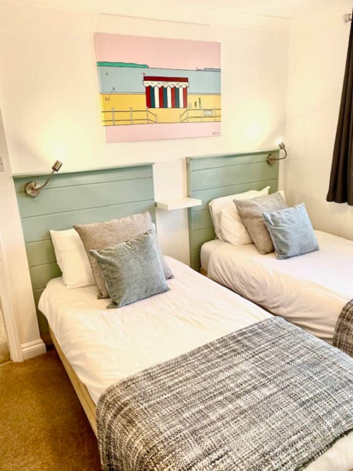 غرفة مزدوجة في الطابق العلوي.