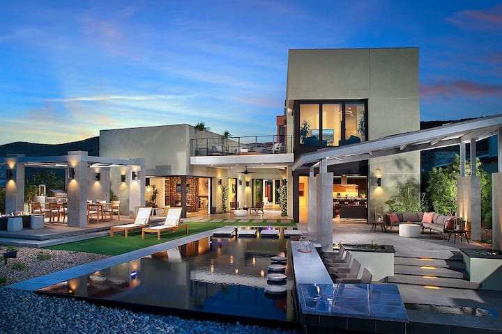 Villa Noir – Award Winning Modern Home!