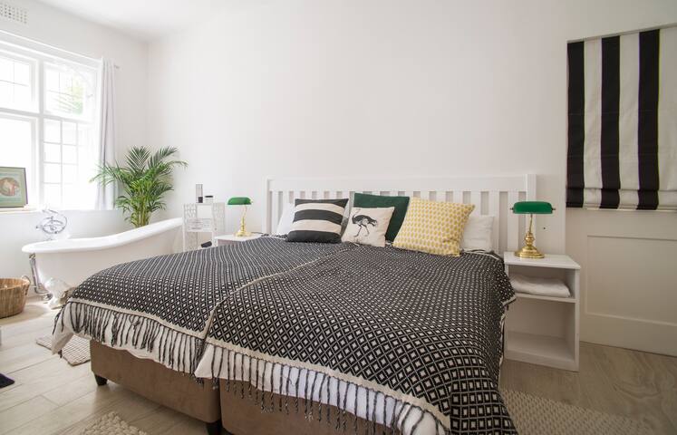 Victorian flair next to the beachfront gallery image 3