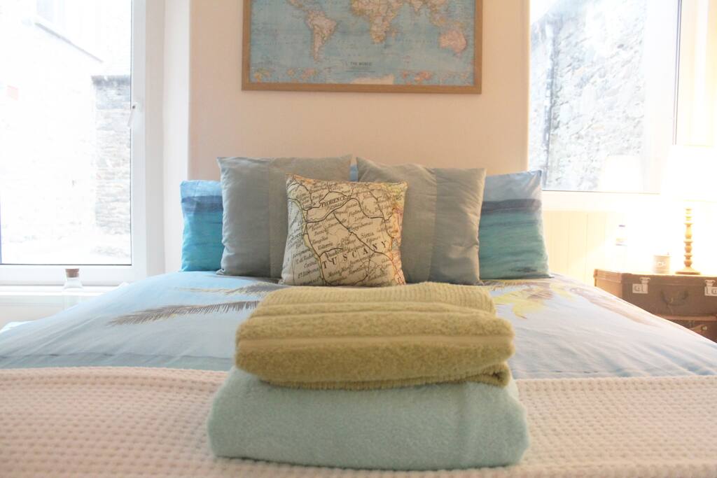 Travel themed king size bedroom