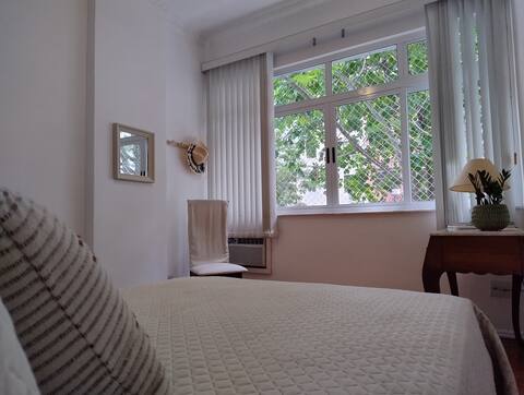 130m from the beach: entire apartment. Near MAC