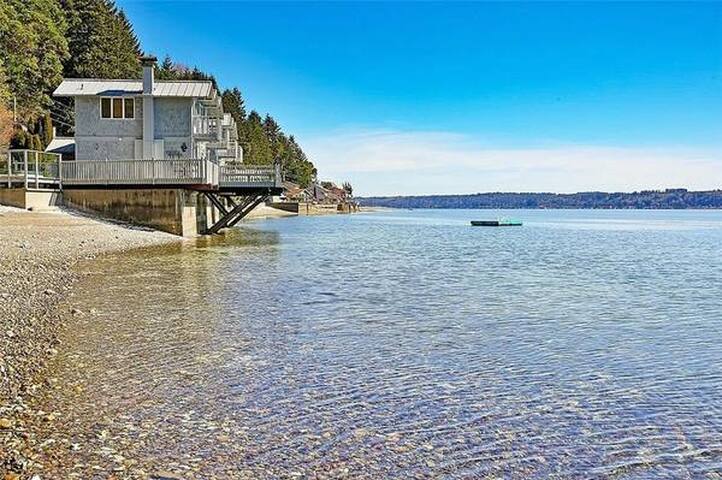 Spectacular Hood Canal waterfront home
