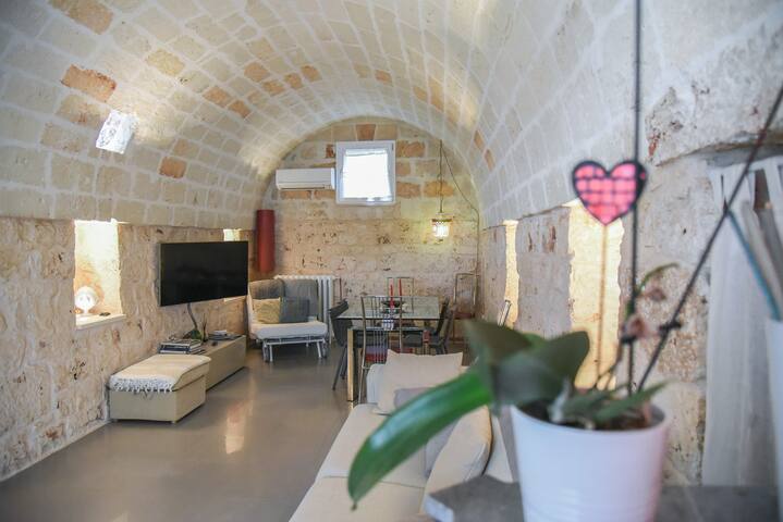 Borgo Colmoni with Trullo and pool relax gallery image 4