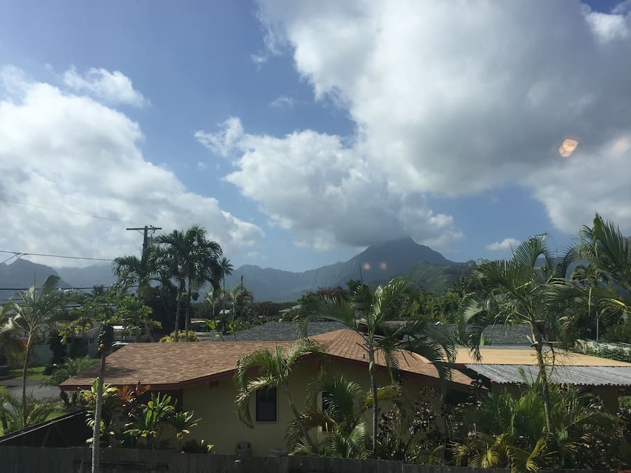View of the Ko'olau's from bed!