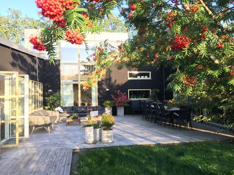 Award winning house with pool close to Elmia