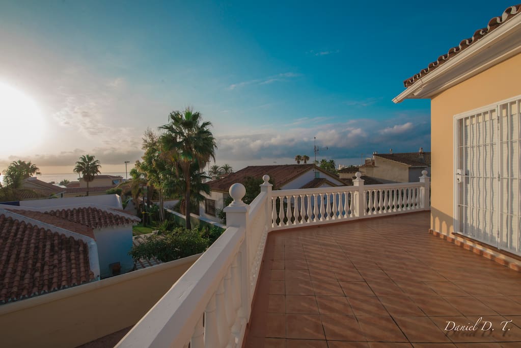 Fantastic house to 50 meters from the beach and Marina Benalmádena, in the heart of the Costa del Sol.
