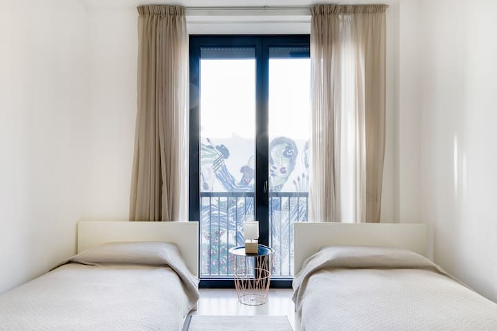 Modern Apartment Next to the Duomo gallery image 5