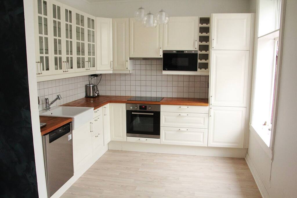 Beautiful kitchen for all your cooking needs.