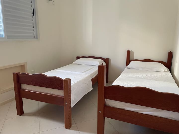 Habitación 2, dos camas individuales.