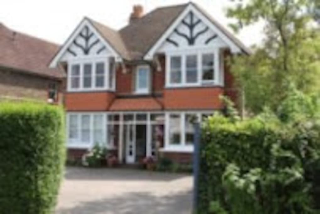 Edwardian Guest House close to Gatwick Airport