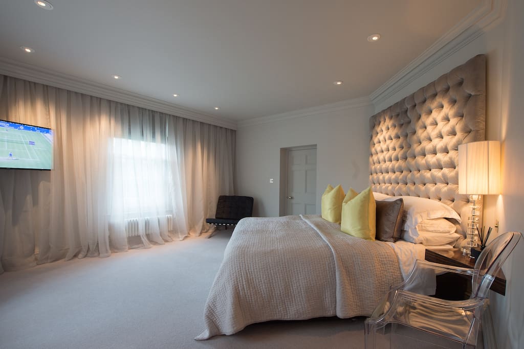 The master suite enjoys a super king Tempur mattress. 40 inch TV.