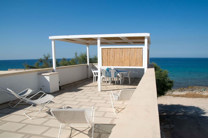 Casa Celeste, living on the sea gallery image 2