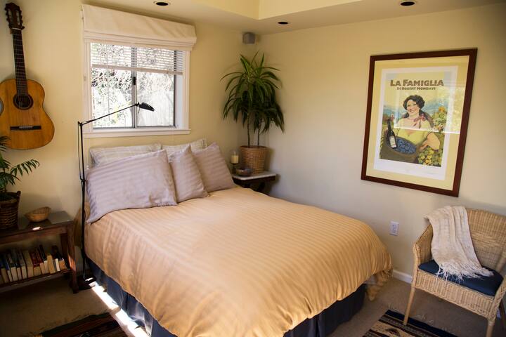 * Beachfront Paradise * with Direct Beach Access gallery image 5