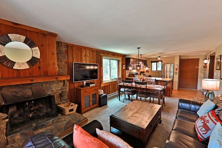 2BR Cozy Convenience-In town! Steps to WP Shuttle!