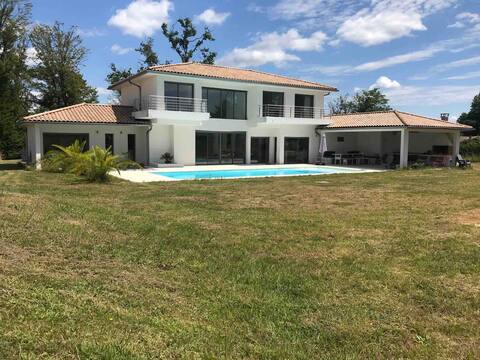 Villa Cenac 250 m2 vineyard view 10 min Bordeaux