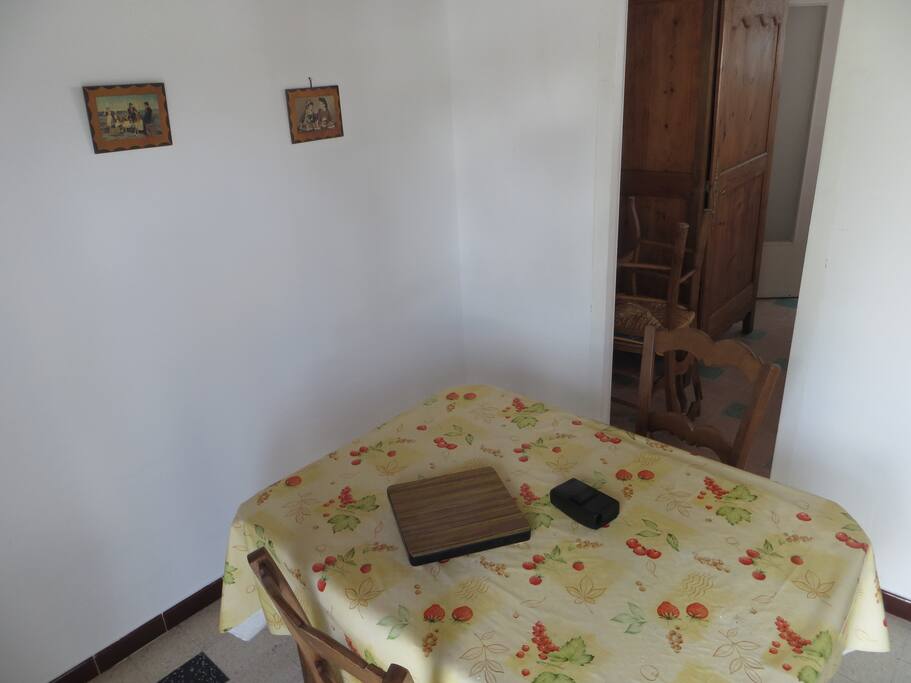 cuisine, vue sur chambre 1