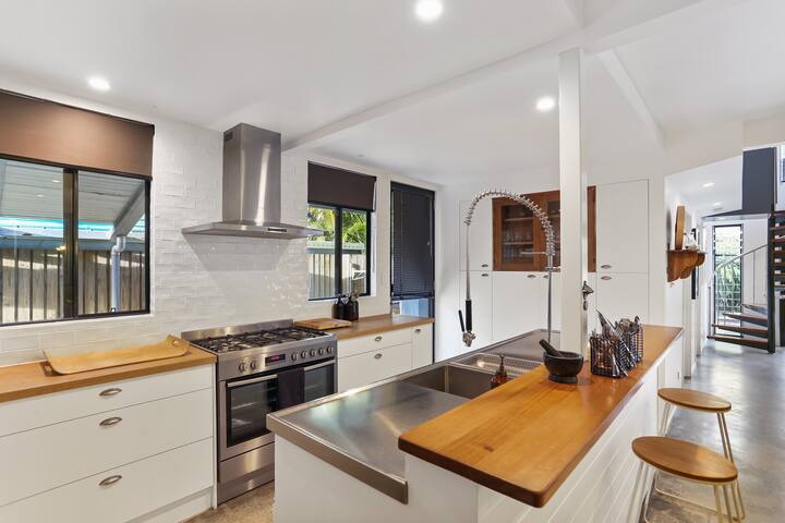 Blue Moon – Walk To Noosa River & Restaurants gallery image 4