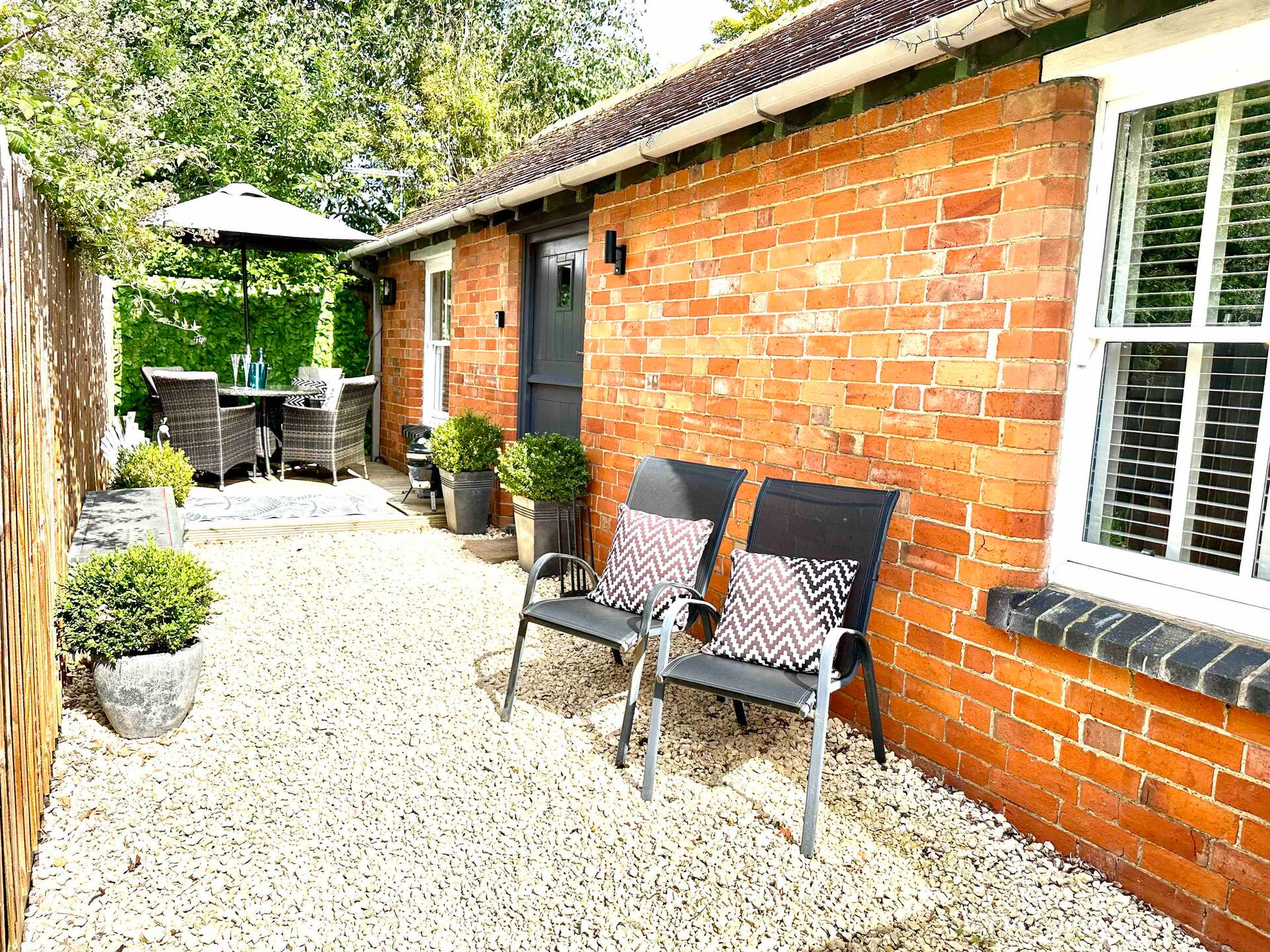 Raffinbow Retreat Cotswolds Cottage