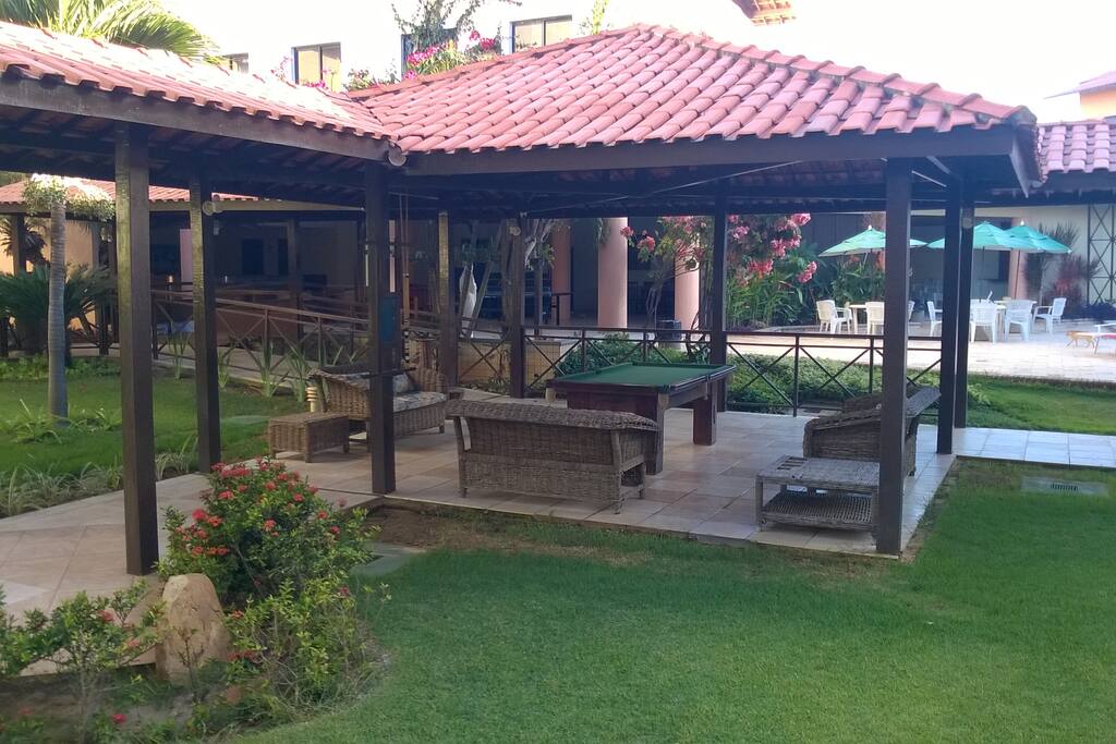 Ampla área de lazer e de descanso para todas as idades. Tudo com muita acessibilidade, tranquilidade e segurança para toda a família 24 por dia. Todos os dias!
