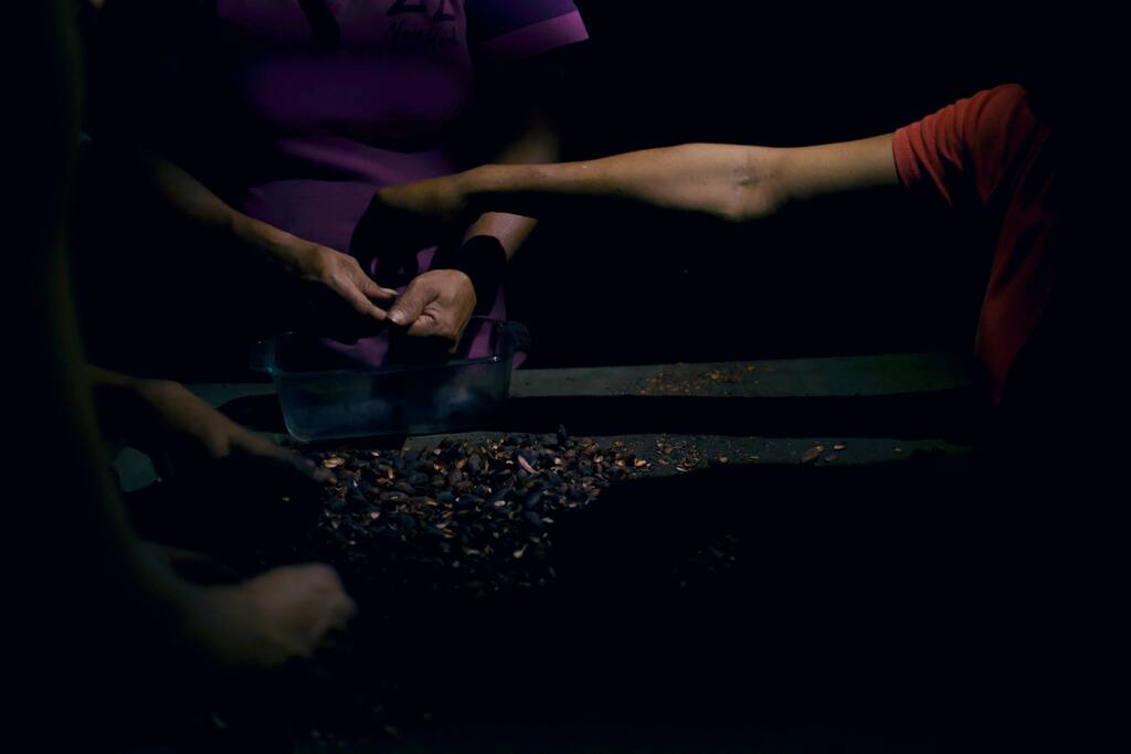 La experiencia esta envuelta en la práctica de costumbres y trabajo en equipo para preparar alimentos y otras creaciones desde el origen de las cosas.
