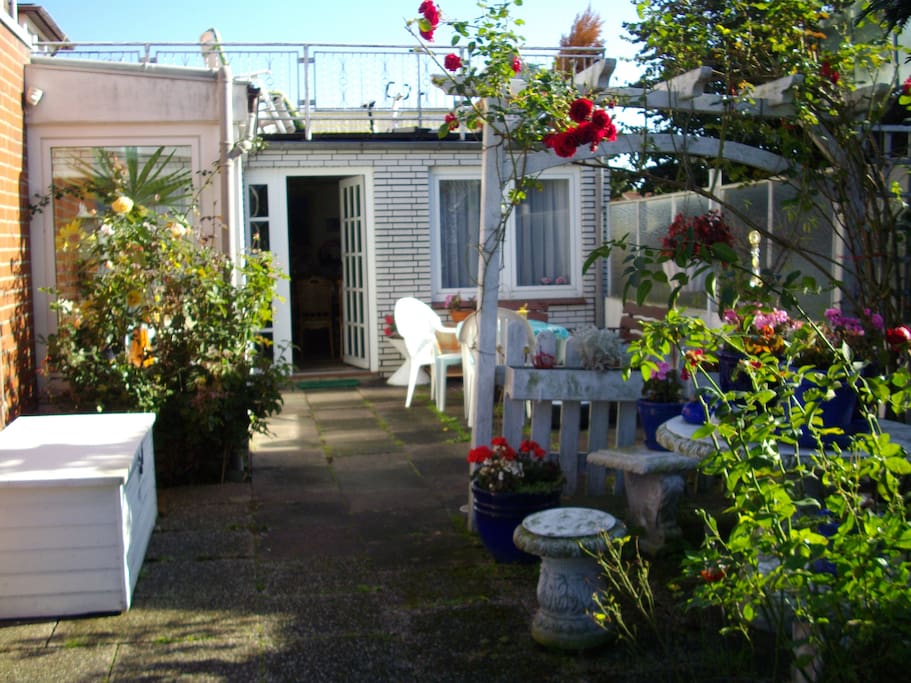 Garten mit Terassen zum Sonnen und Feiern