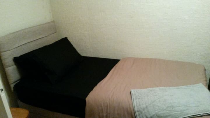 Simple Value Single bed in a serene bungalow